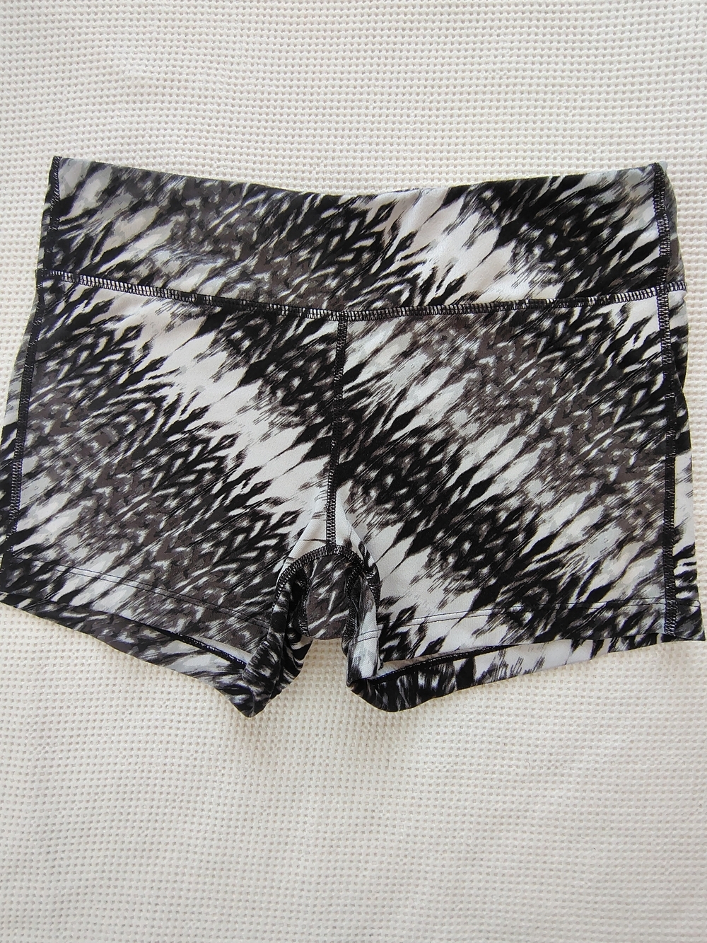 Athleta Black & White Abstract Pattern Athletic Shorts